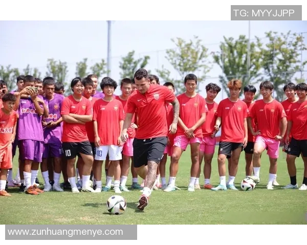 敖东足球队球星阵容揭秘 深度分析各大球员的赛场表现与贡献